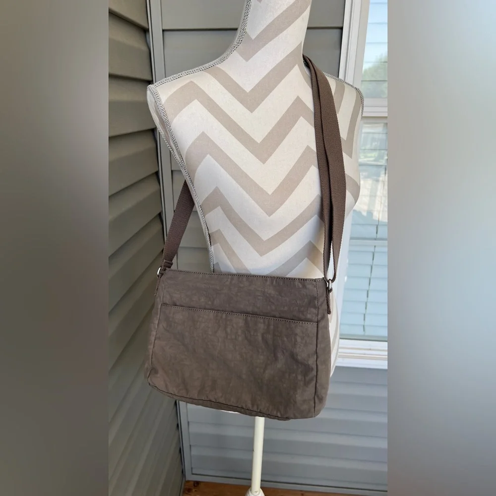 Kipling Women's Angie Handbag, Lightweight Crossbody, Nylon Travel Bag - Picture 3 of 9